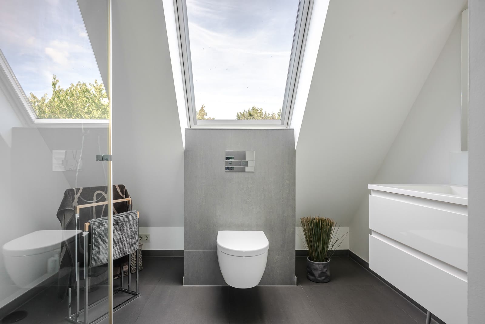 Badezimmer unter der Dachschräge – Foto: Viktor Gurov
